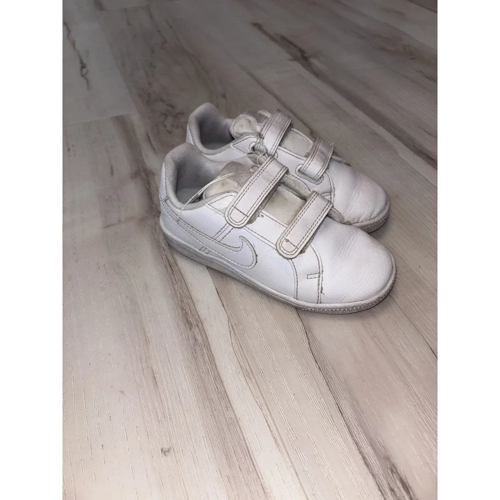 white Nike Court Royale toddler sneakers‎ with hook-and-loop closure Size 9C